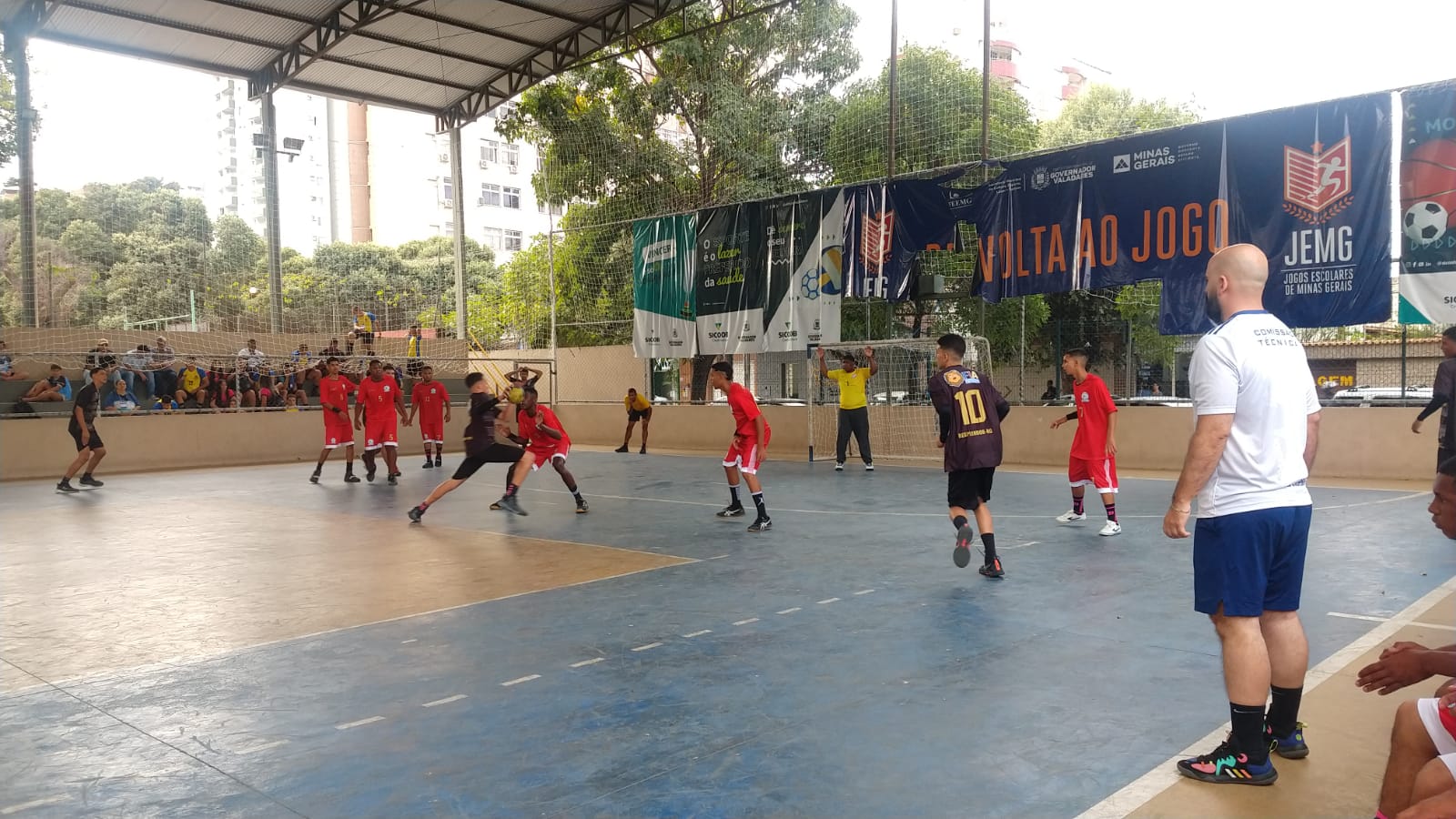 Equipes de vôlei garantem vitória na etapa microrregional do JEMG - Colégio  Católica Timóteo